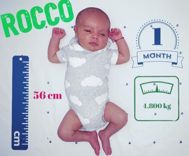 “Mi chiquito precioso #RoccoDeMiVida te amo tanto!!! Feliz primer mes cielito lindo”, expresó la conductora de Cuéntamelo Ya! en la descripción de su foto, misma que también revela los 56 centímetros que mide el bebé, así como los 4 kilos y 800 gramos que pesa.