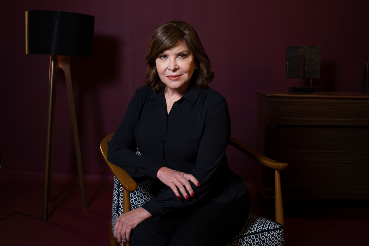 Ana Bertha Espín ('Doña Lorena') no sólo sorprendió a todos al interpretar a "La Loca del muelle de San Blas" en 'Esta historia me suena', sino que también fue recientemente parte el elenco de 'Te acuerdas de mí'.