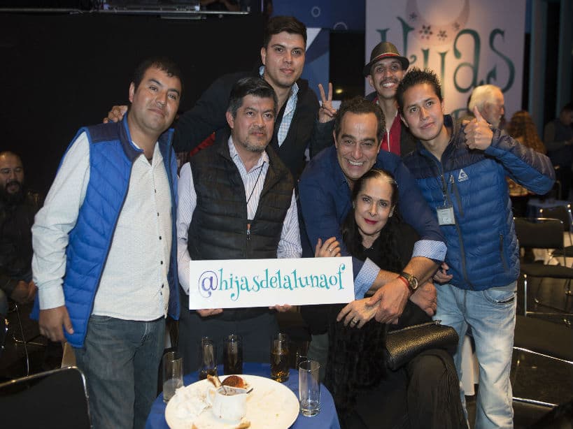 No te olvides de seguir las redes sociales oficiales de la telenovela, @hijasdelalunaof en donde podrás encontrar noticias y contenido exclusivo.
