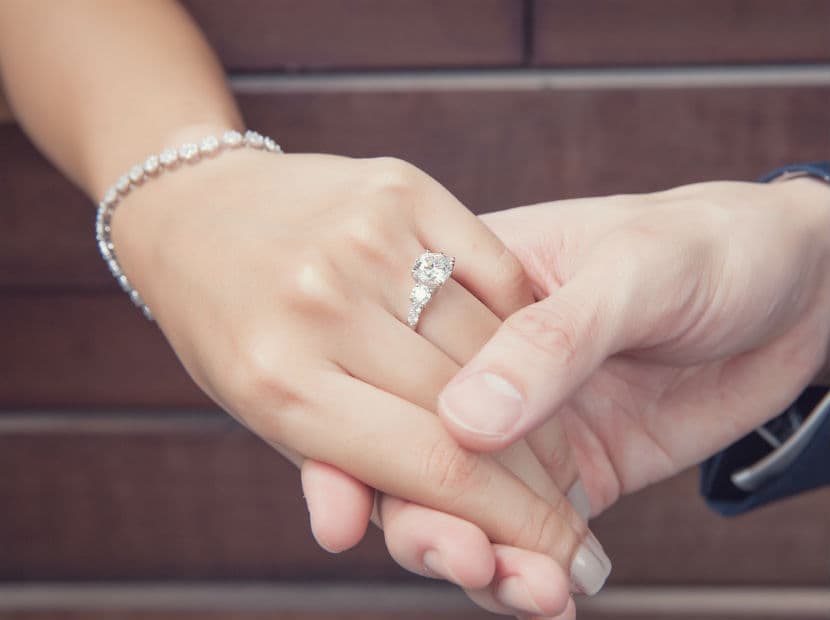 Leo los diamantes son la mejor joya para el día de tu boda, pues representan la dureza de tu personalidad y el valor que te otorga tu pareja.