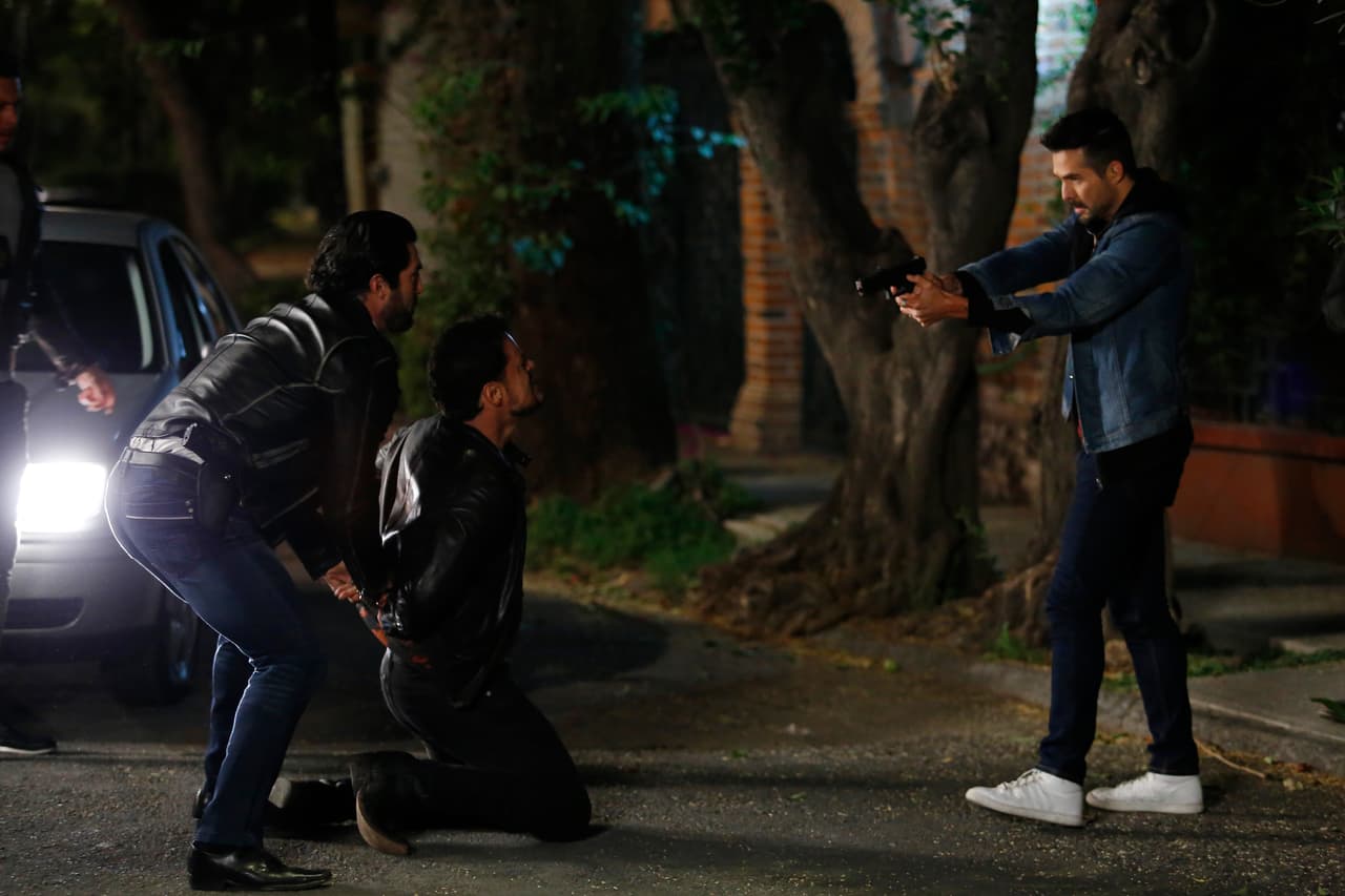 Claro que 'Pedro' fue el héroe. En un descuido, el protagonista tomó la pistola de 'Modesto' y lo amenazó con matarlo si intentaba hacerle algo a su hermano.