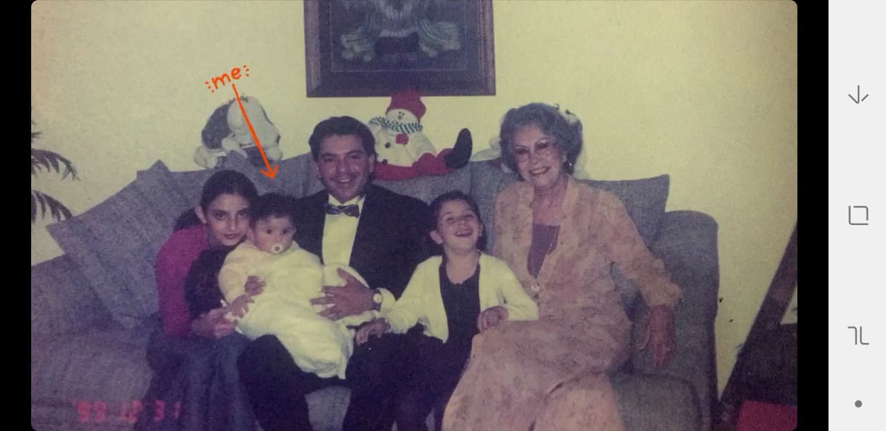 Aislinn Derbez aparece en una de las imágenes junto a su padrastro Jorge Alberto Aguilera