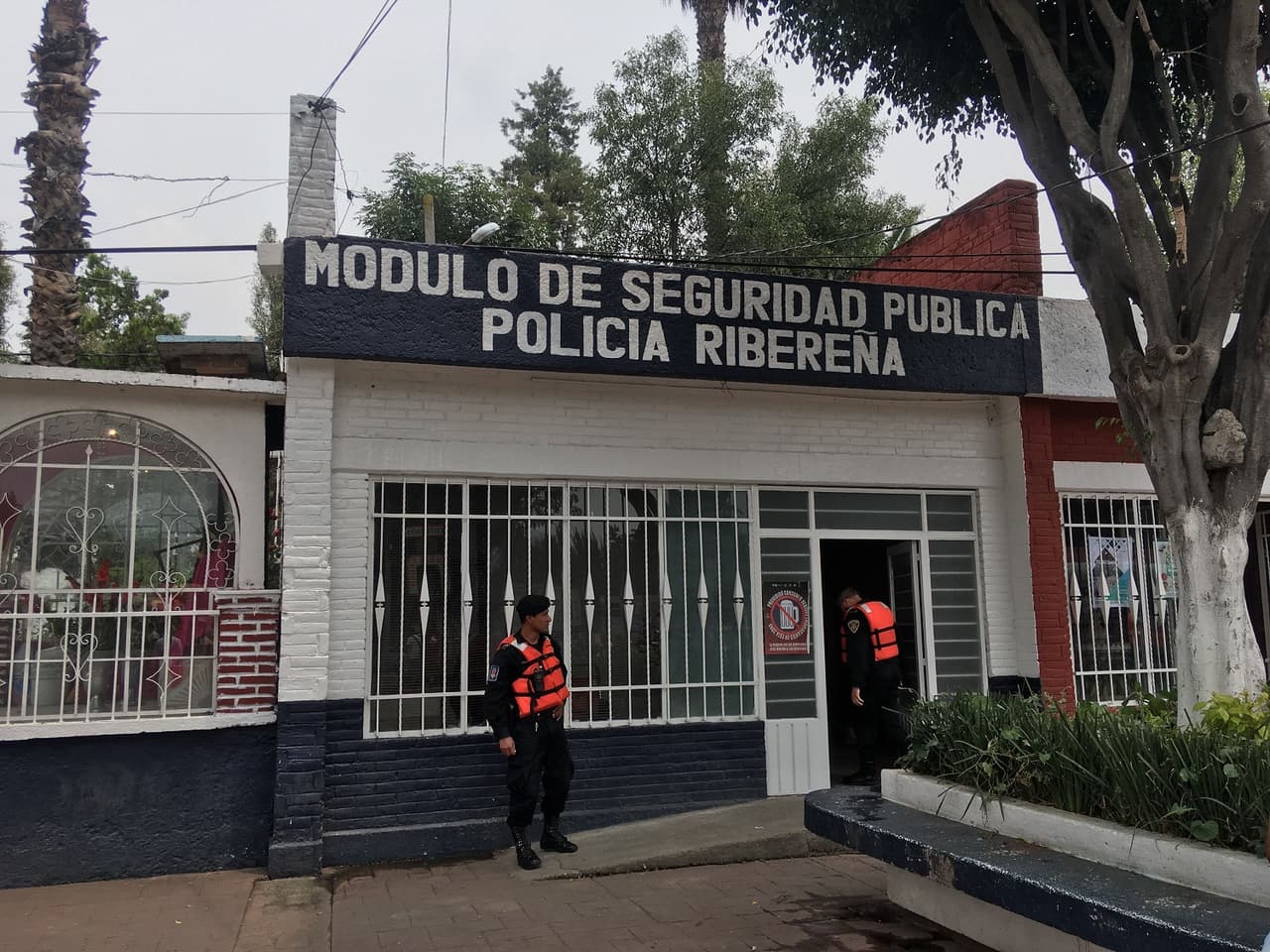 La Policía Ribereña es la encargada de vigilar el tránsito de las trajineras en los 10 canales de Xochimilco.