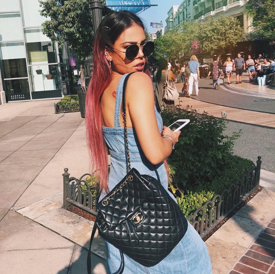 Danna Paola presume costosa bolsa en sus redes sociales