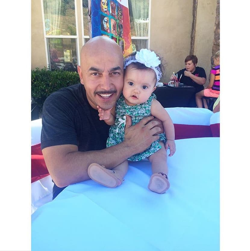 Lupillo Rivera junto a su nieta Alanna