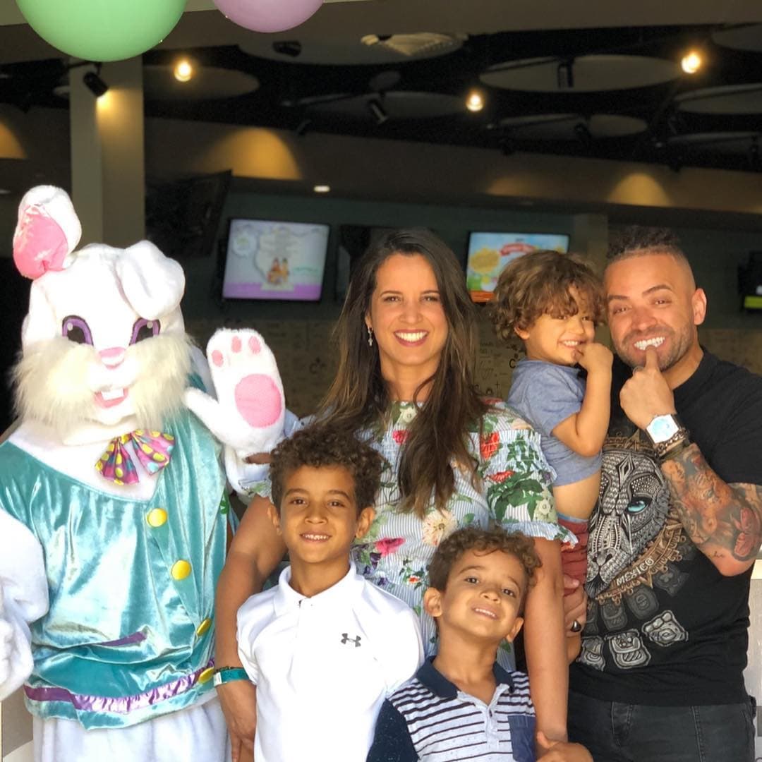 Incluso en el día del padre, Inger le dedicó un emotivo mensaje a Nacho. "Nadie los hace reír como tú y nada ni nadie es más divertido para ellos que tú. Se sienten seguros a tu lado, te extrañan cuando te tienen lejos y aprovechan cada segundo cuando te tienen cerca. Te aman tanto porque solo les das amor”, dijo la bailarina junto a un clip con su familia.