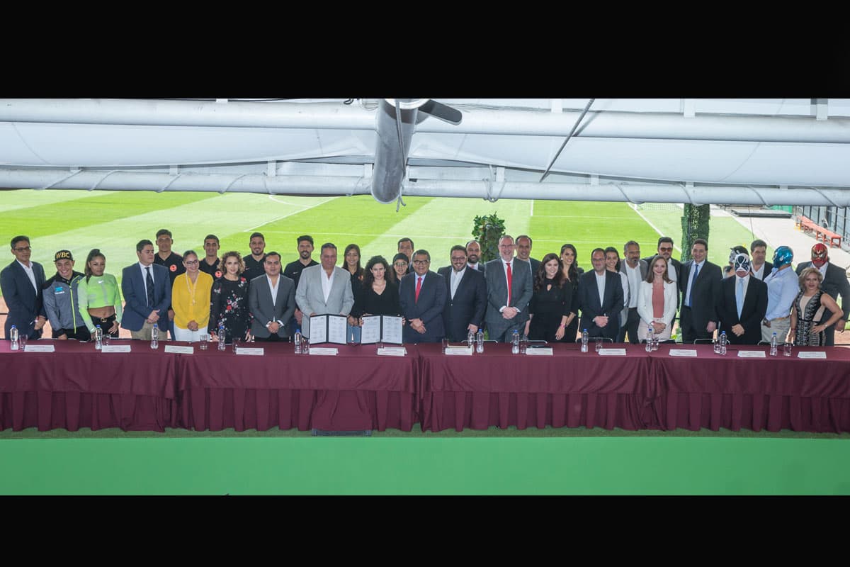 Líderes de cada área del Grupo Televisa se reunieron en el Estadio Azteca, donde se anunció que a través de este programa se dará acceso a eventos deportivos, culturales y de entretenimiento a los 300 mil becarios inscritos.