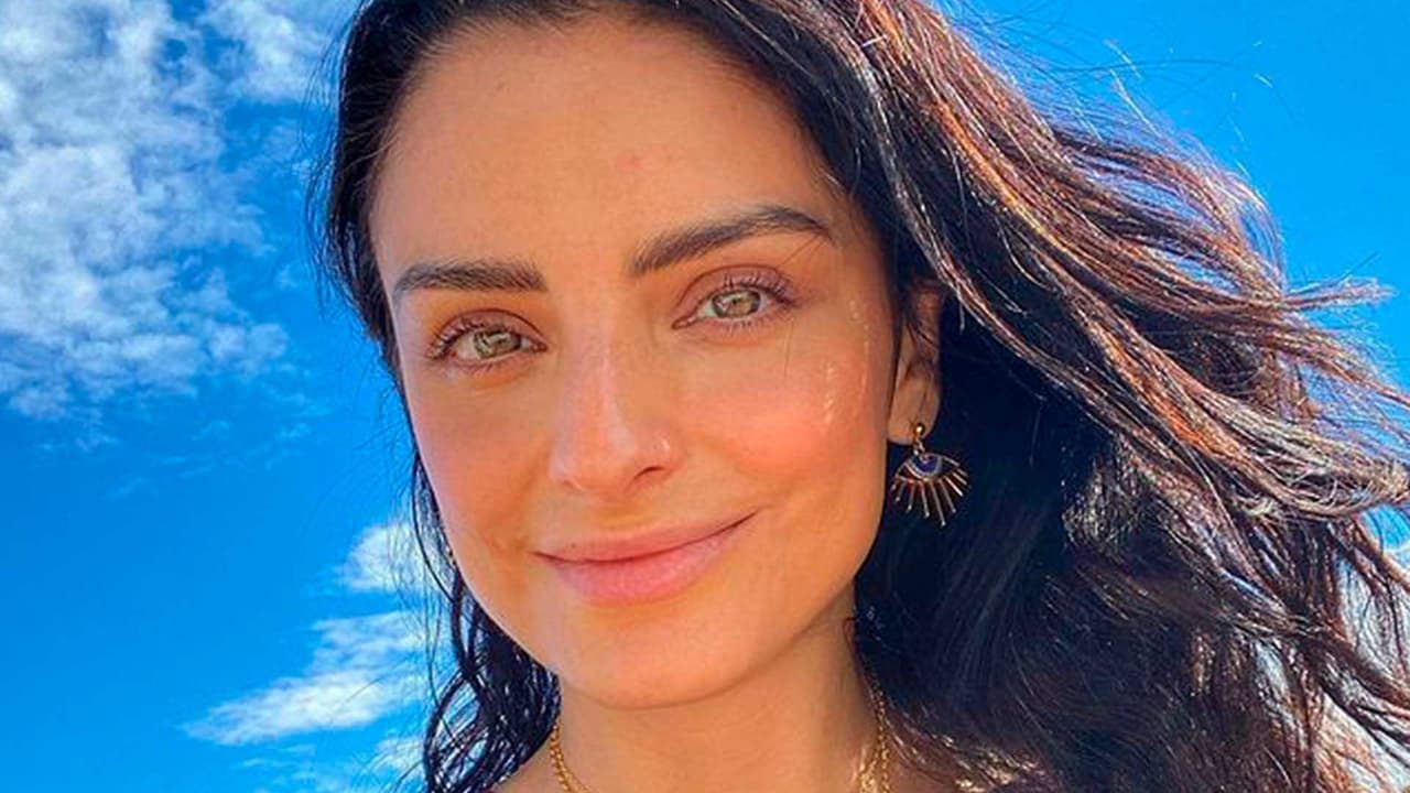Hermana de Aislinn Derbez se 'enoja' con ella por exhibirla sin maquillaje: “Te ves muy guapa”
