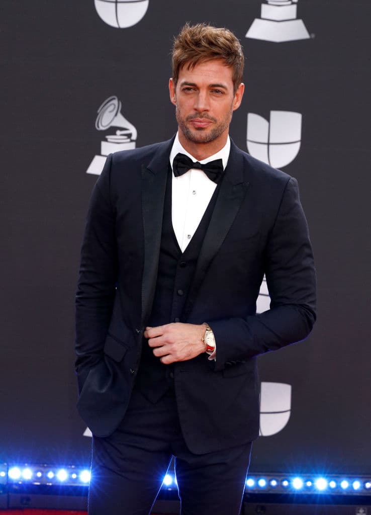 William Levy levanta suspiros al presumir su six pack: “Llamen a los bomberos”