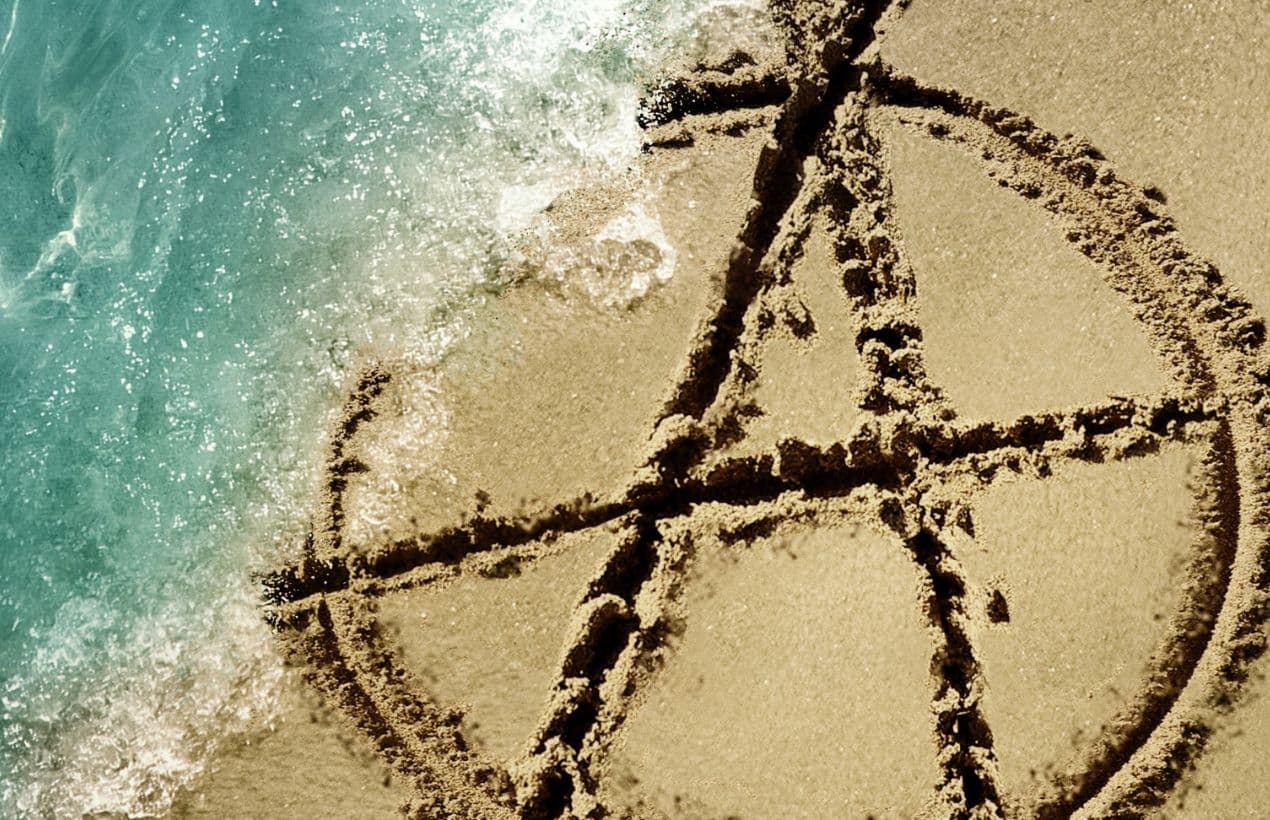 The Anarchists: El documental sobre un caótico grupo en Acapulco