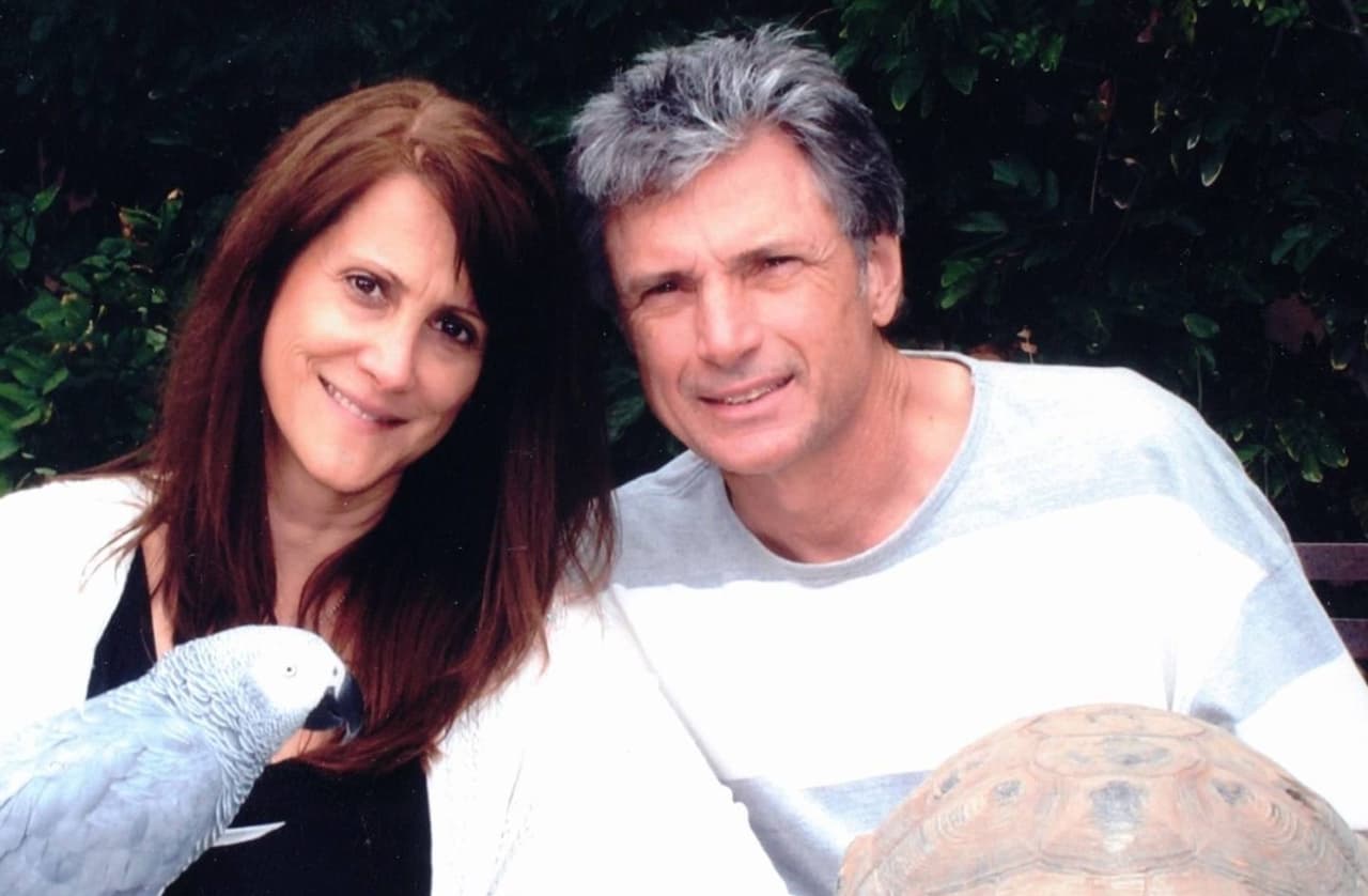 Robin Kaye, colaboradora del reality ‘American Idol’, y su esposo, son hallados muertos en su casa 