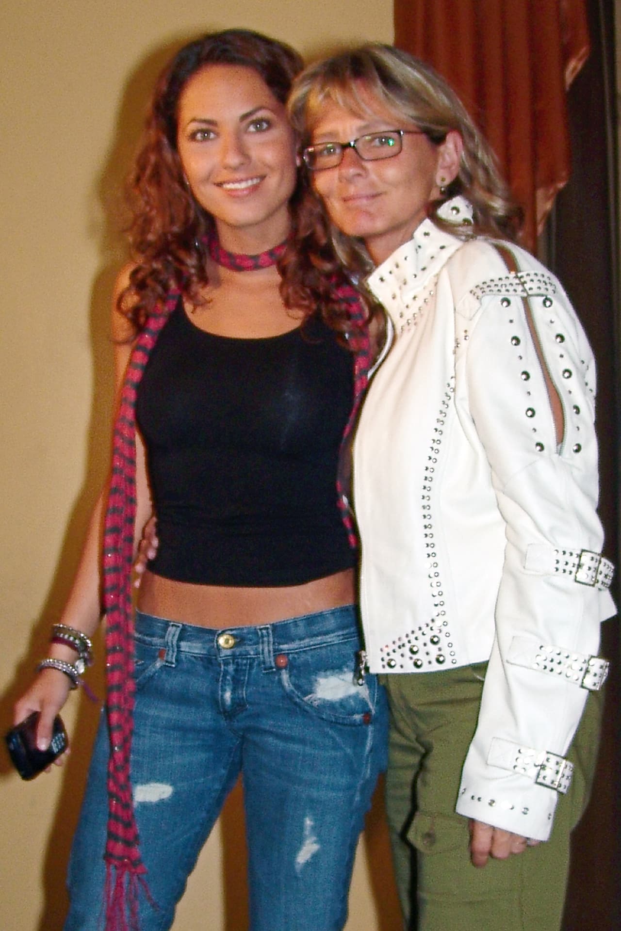 Bárbara Mori catapultó su carrera gracias a la telenovela ‘Rubí’, donde su belleza fue exaltada al máximo, pero esos característicos rasgos faciales son herencia de su madre Rosario Ochoa, quien también es modelo.