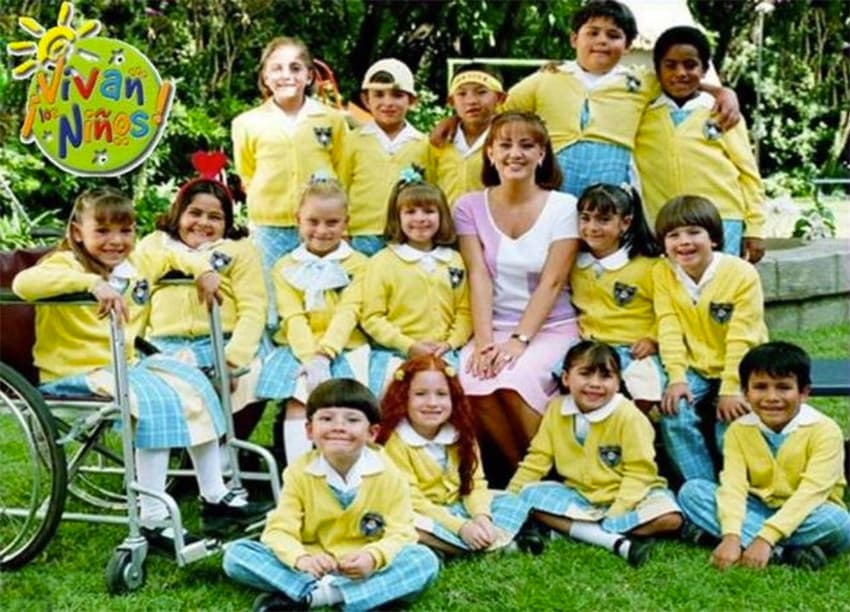 En 2002, Andrea protagonizó una de sus telenovelas más recordadas, ‘¡Vivan los niños!’, interpretando a la ‘Maestra Lupita Gómez’, triunfando al mismo tiempo con su trabajo en el programa ‘Hoy’. A pesar de que se ha concentrado en su carrera como conductora, Andrea apareció por última vez en los melodramas en 2013 con ‘Qué pobres tan ricos’, además en 2019 protagonizó la cinta ‘Mamá se fue de viaje’ e hizo un cameo en ‘Guadalupe Reyes’.