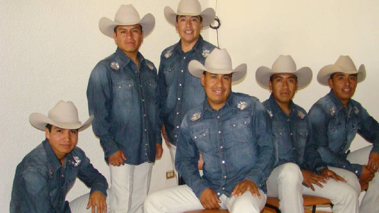 Banda La Garra Norteña cae del cuarto piso; revelan, devastados, las fuertes lesiones que sufrieron los integrantes 
<br>