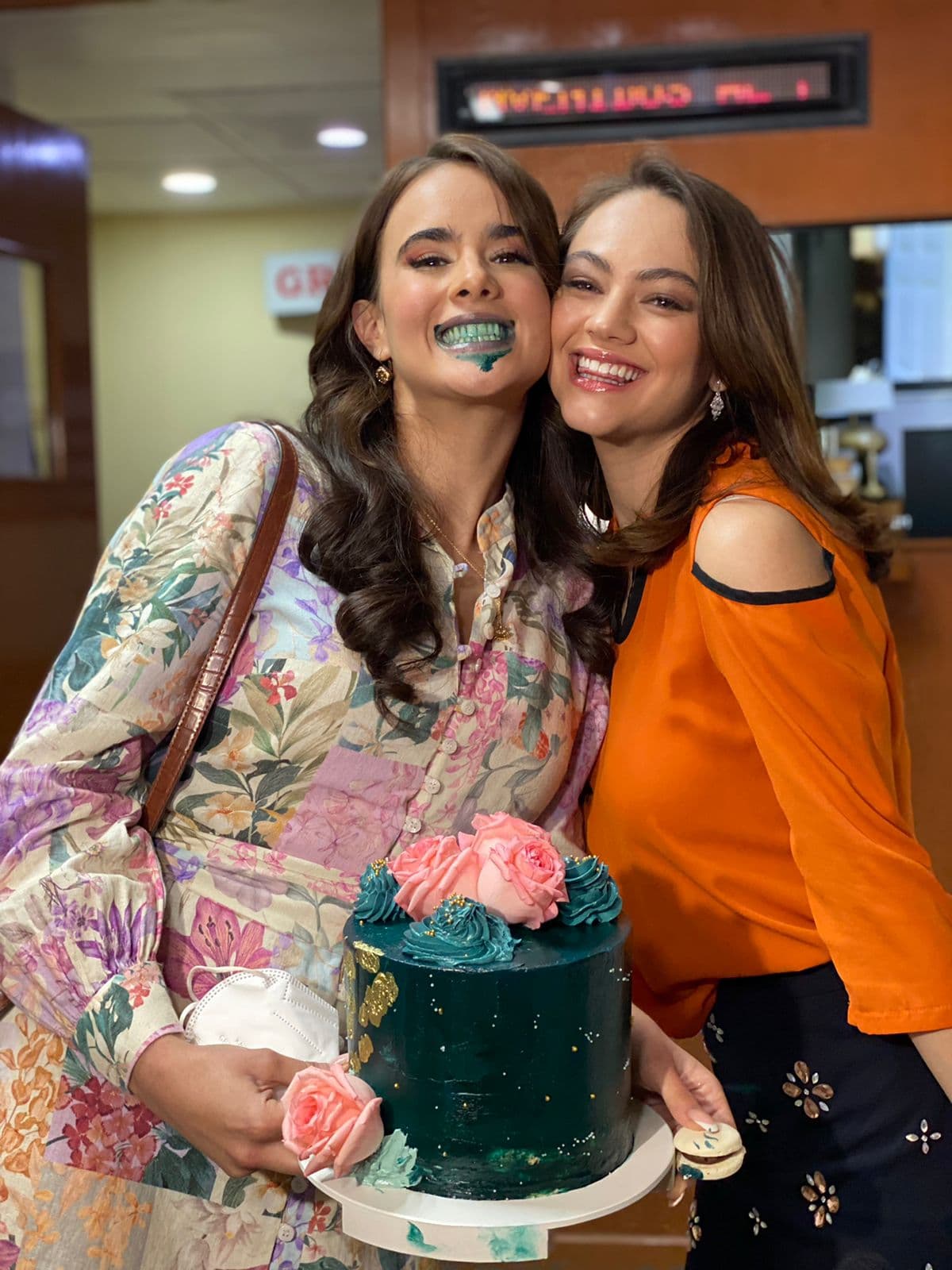 Ale Müller sorprendió a Gala Montes con un delicioso pastel.