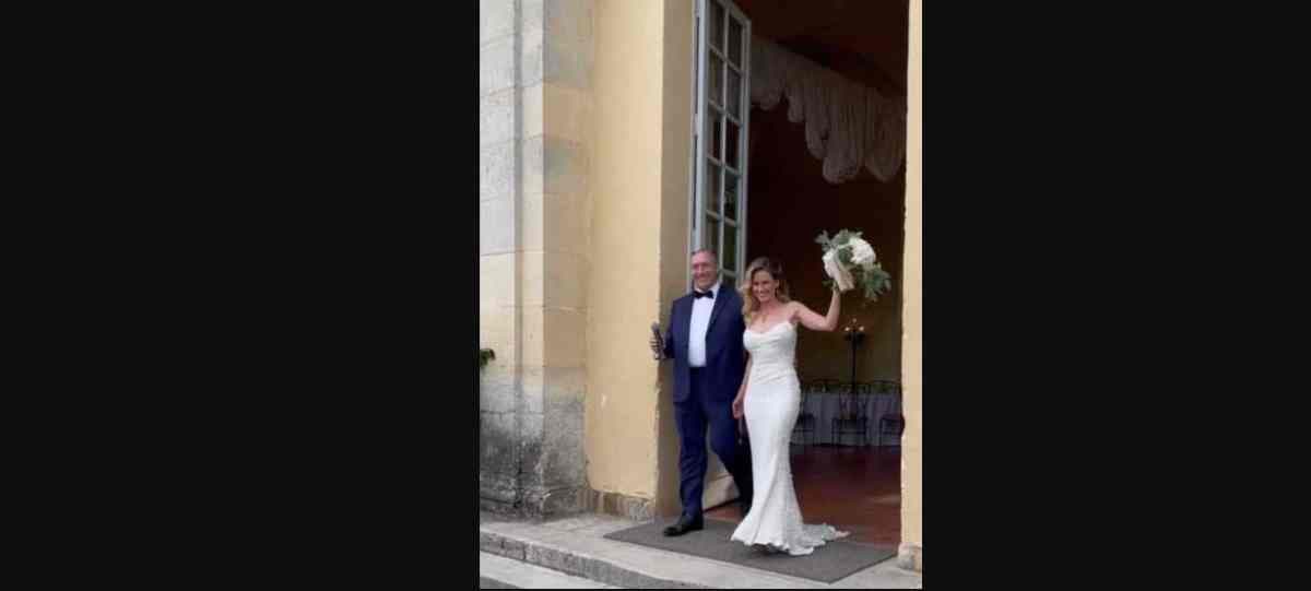 “Llegó la hora de los agradecimientos a los que con su trabajo, talento e inspiración hicieron de nuestra boda un día tal y como lo soñé”, señaló en una imagen a blanco y negro en la que posó con su ahora esposo.