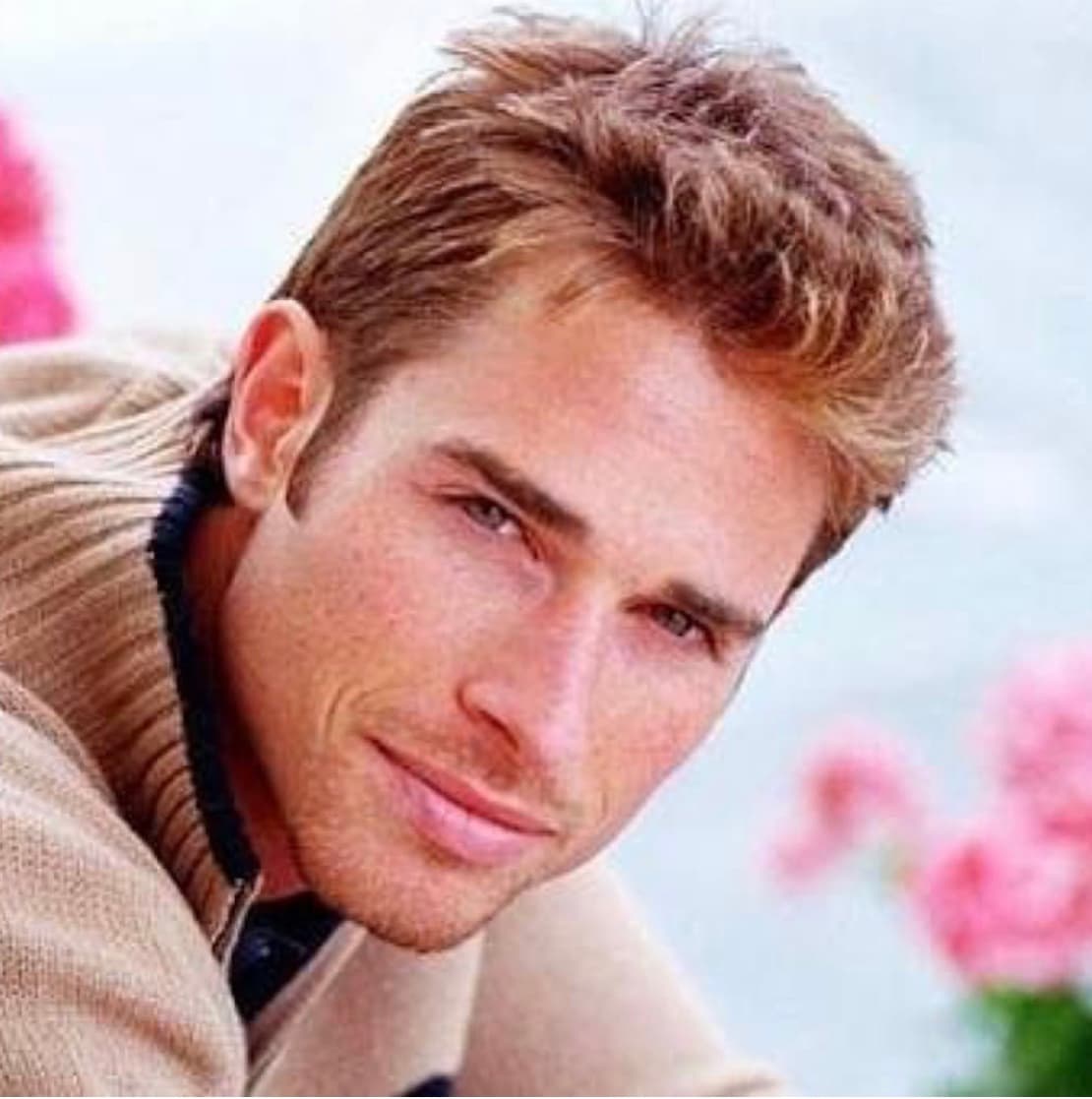 Desde que Sebastián Rulli comenzó su carrera en México, el galán argentino conquistó los corazones de los televidentes con su gran carisma y atractivo fisico.