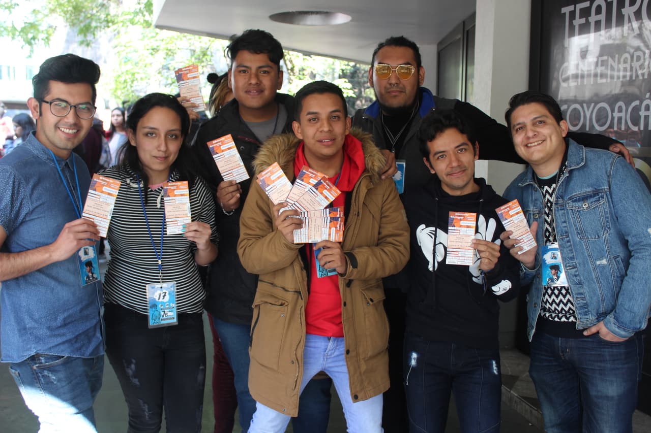 Ansiosos por ser parte del estreno, los fans obtuvieron los primeros boletos para la función de #AristemoElMusical del próximo miércoles 20 de febrero.