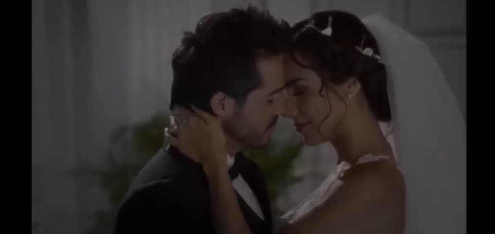 En ‘Enamorándome de Ramón’, José Ron dio vida a una de las bodas más románticas en su carrera, cuando ‘Fabiola’ (Esmeralda Pimentel) encontró el verdadero amor en ‘Ramón’.