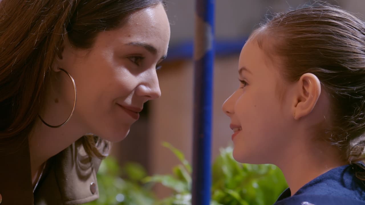 En Rubí, Valery Saís da vida a ‘Fernandita’, la sobrina que se robó el corazón de su tía Rubí, la descarada más famosa de México.