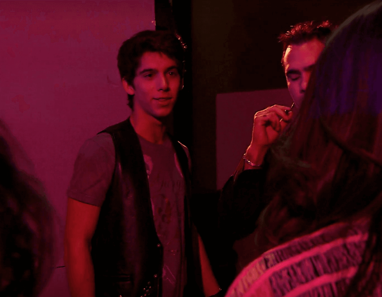 Mauricio Garza, quien interepeta a 'Fran' en '40 y 20', participó en 'Fan', 'Míster narco', 'Un tiro al corazón' y 'El campeón'.