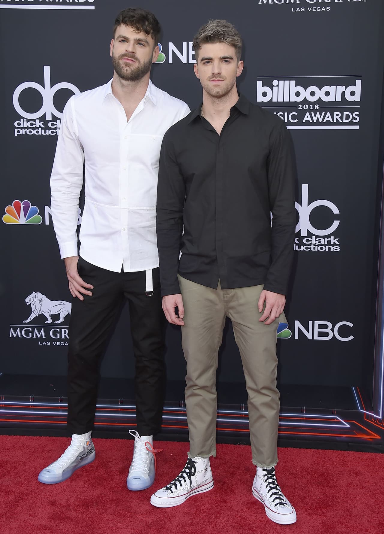 Alex Pall y Andrew Taggart de "The Chainsmokers", dentro de la lista de los invitados.