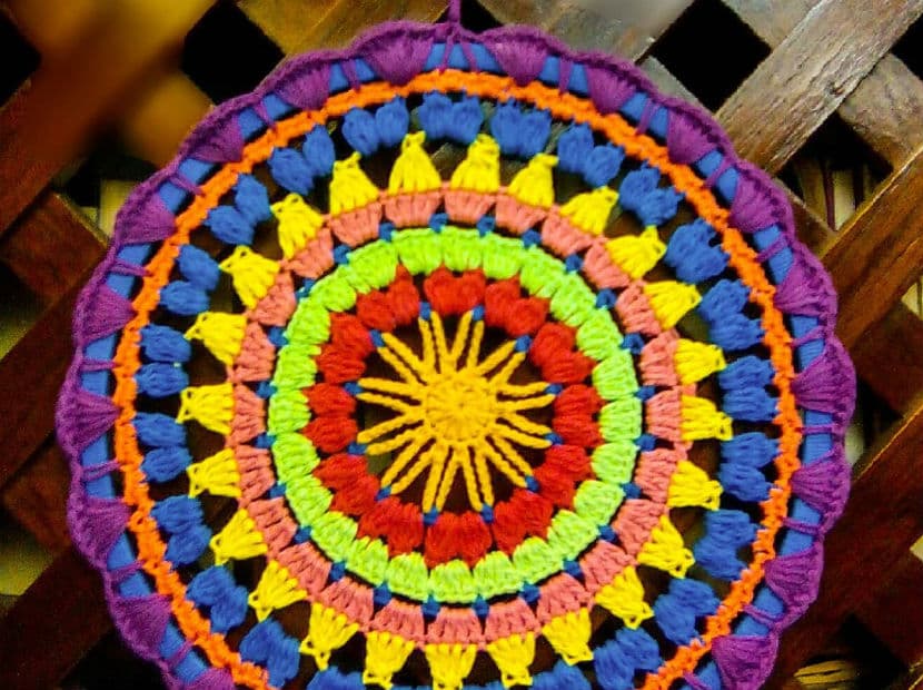 Consigue la paz mientras tejes mandalas a crochet