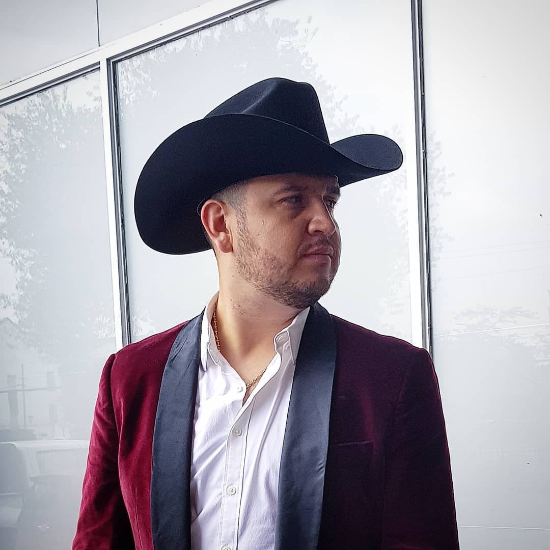 Edén Muñoz, cantante de Calibre 50, presume talento musical de su bebé