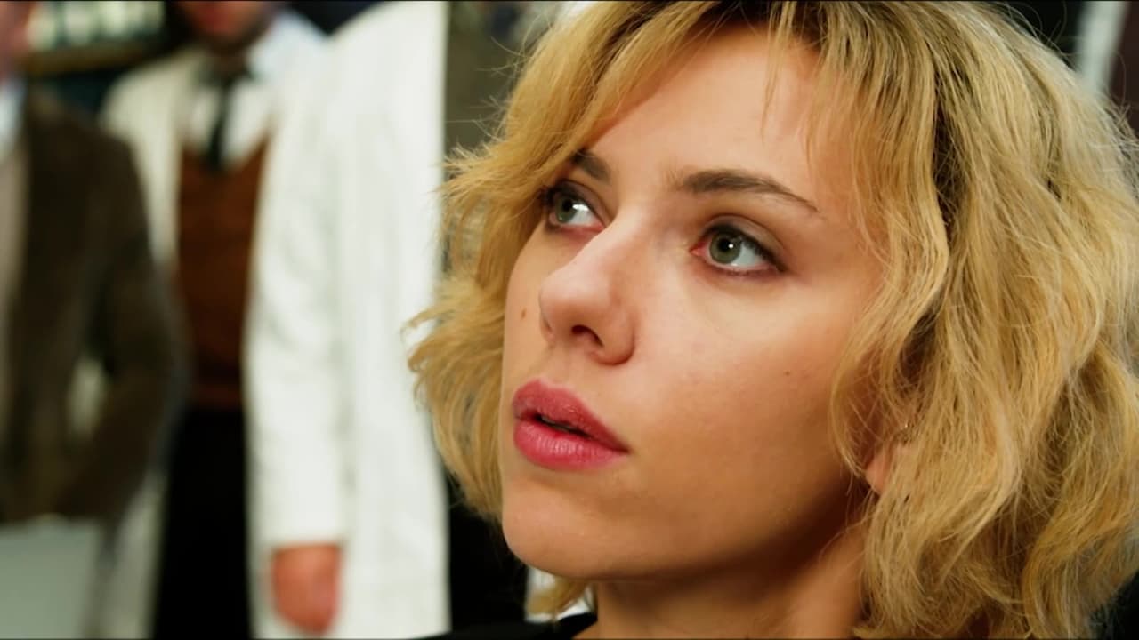 Scarlett Johansson se convierte en una arma letal por Golden Edge