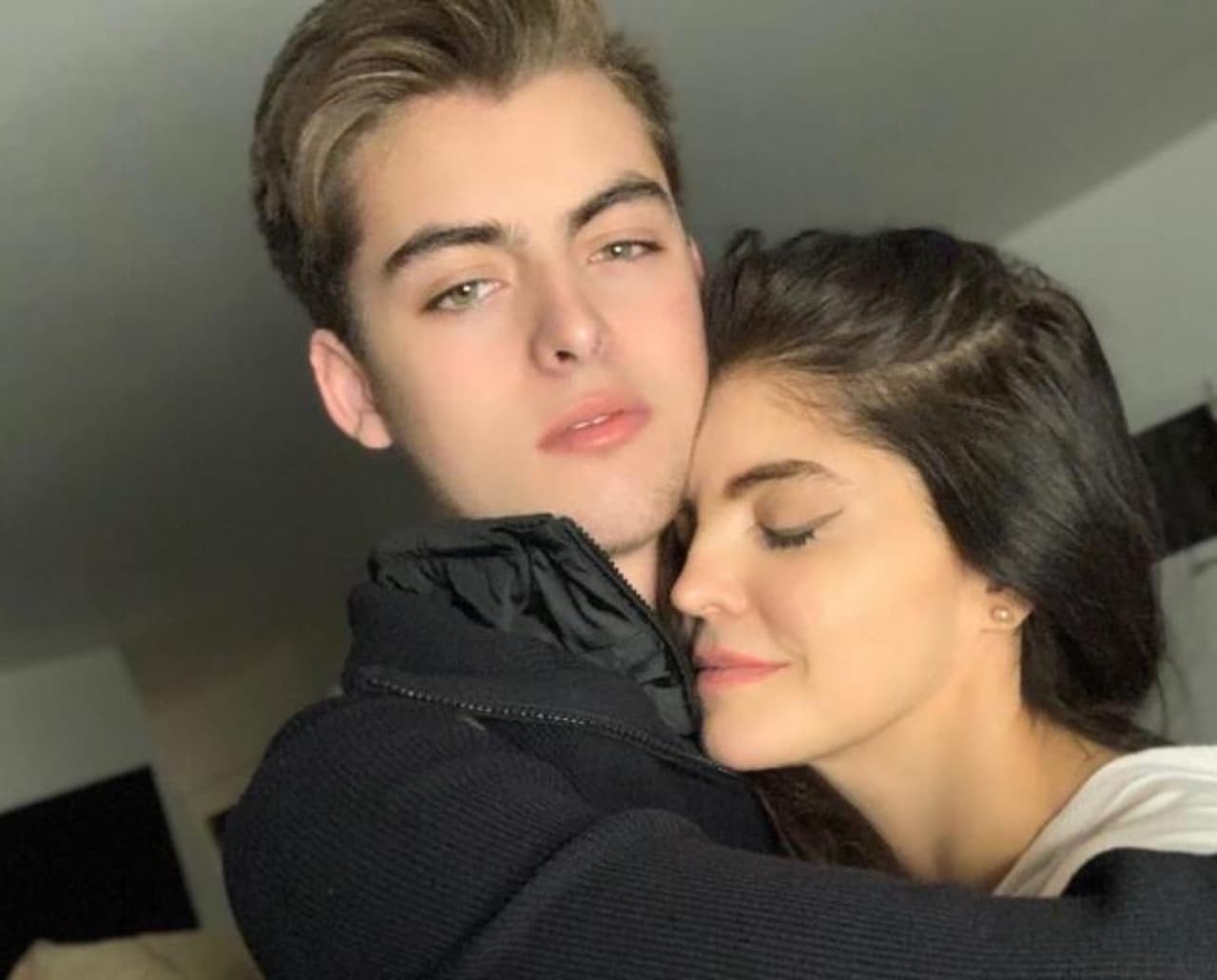 Emiliano, hijo mayor de Ana Bárbara, reaparece con impactante look y habla de su futuro en la música