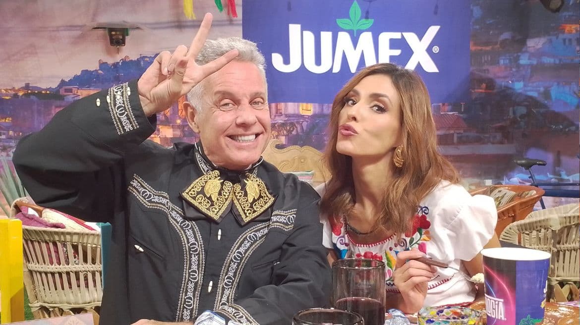 Alexis Ayala y Mar Contreras posan felices para la cámara