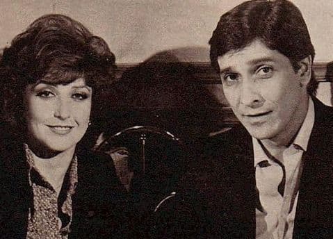 'El Hogar que yo Robé', producida en 1981 por Valentín Pimpstein, fue la primera versión que aborda la historia de unas gemelas que cambian de lugar para vivir la vida de la otra. Ángelica María, sin saberlo, sería la predecesora del trabajo de Gaby Spanic y Sandra Echeverría.