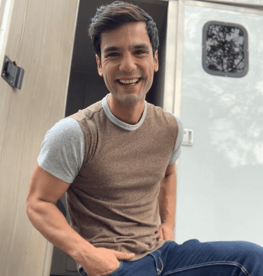 ¿Qué te gusta y qué no te gusta comer? “Comer pizza, pasta, antojitos mexicanos, soy fan de la comida mexicana, lo que no me gustan son las ensaladas, las odio con la vida”.