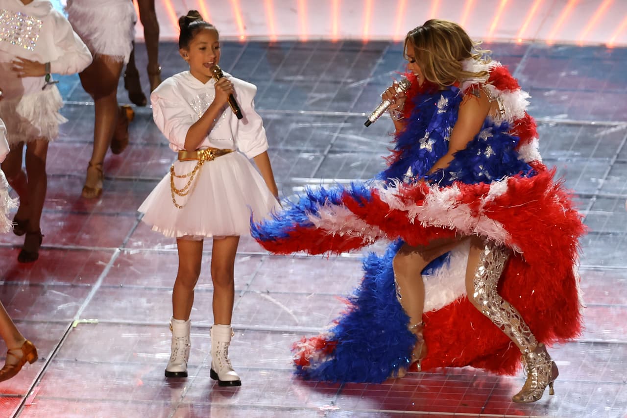 Emme Muñiz, hije de JLo y Marc Anthony, cambia de look y apuesta por tinte bicolor
