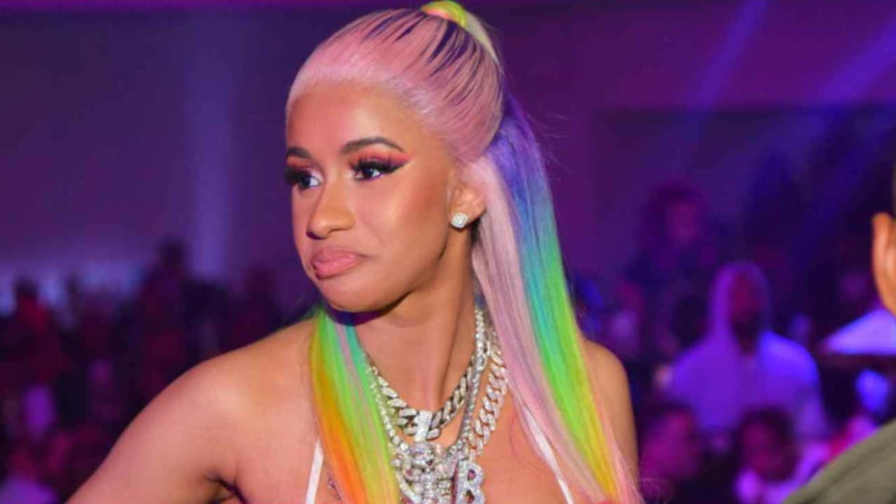 "No pongas a mi papá en la TV": Cardi B regaña a reportera de Univision
