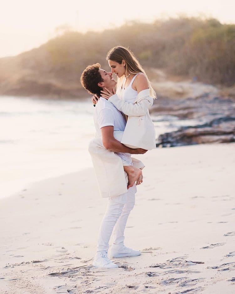 Juanpa Zurita celebra sus 25 años acompañado de Macarena Achaga, quien ya conoce a su familia