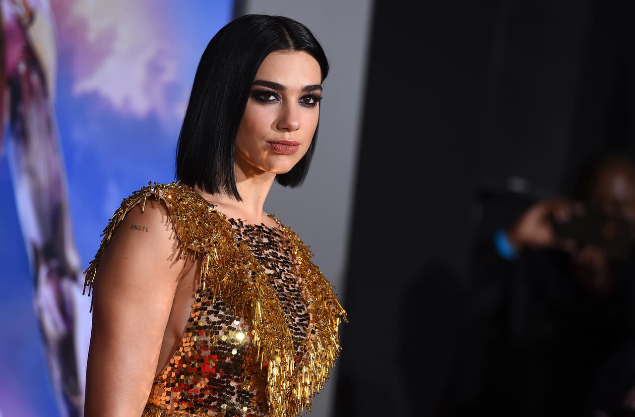 Dua Lipa cambia de look para anunciar disco nuevo