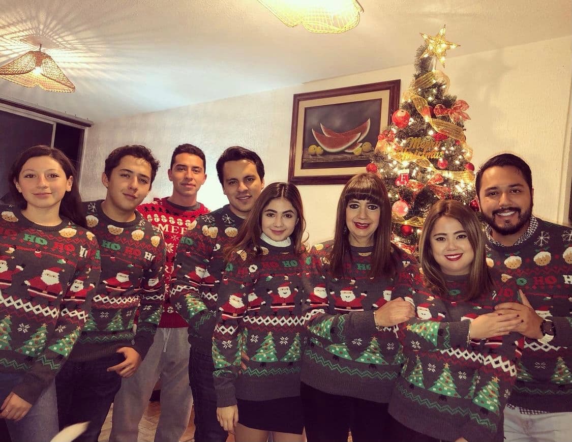 Sin embargo, la actriz, de 31 años de edad, es la mayor de tres hermanos, llamados Andrea y Daniel.