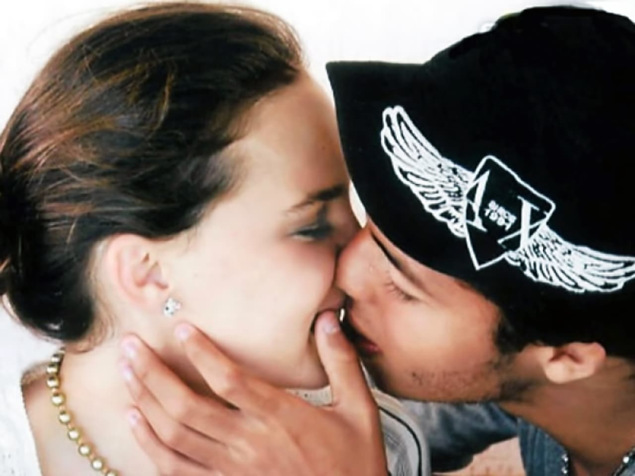 En 2009, se le vio de lo más enamorada junto al futbolista Giovanni Dos Santos. Y aunque estuvieron juntos alrededor de un año, ambos decidieron terminar su relación por cuestiones de trabajo y distancia.