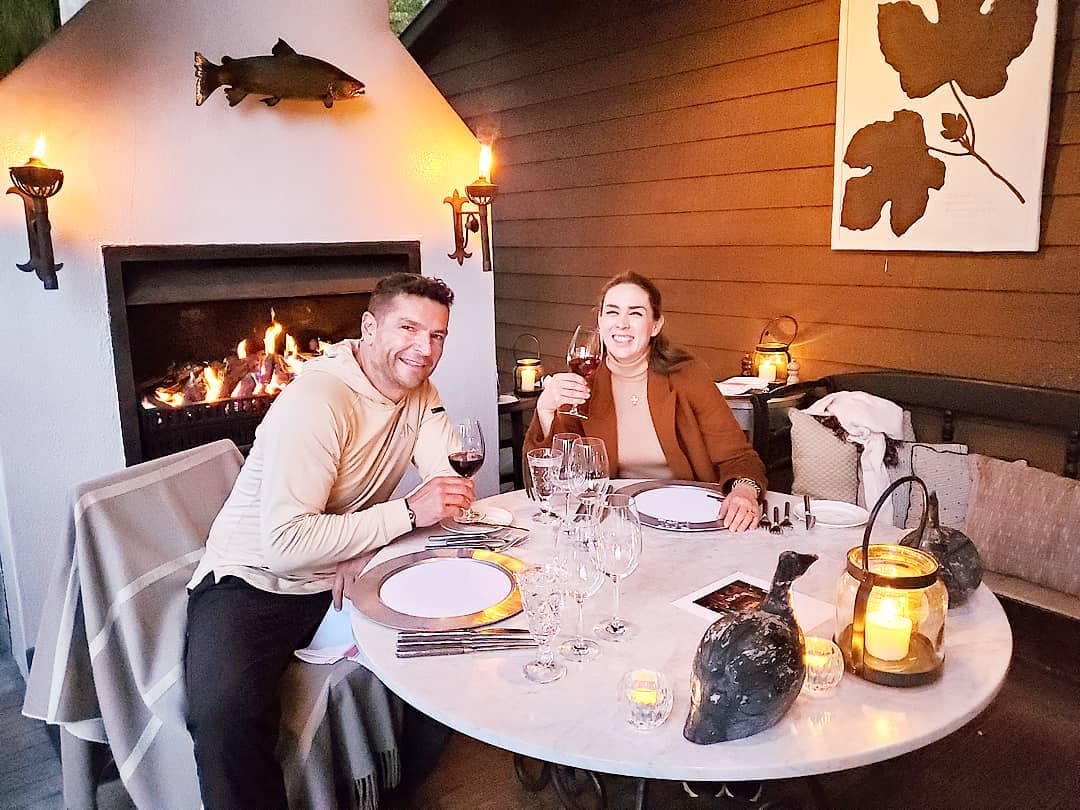 El 4 de octubre, la pareja disfrutó de su primera cena romántica en el hotel Huka Lodge, ubicado en Taupo, cuya suit junior tiene un costo aproximado de 30 mil pesos por noche, según el portal Expedia.mx.