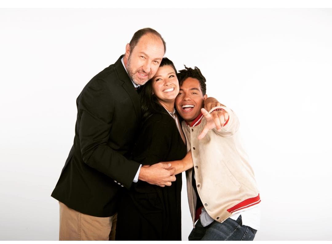 ¡La familia de Silverio! Armando (Rodrigo Murray), Rosa (Gabriela Zamora) y Silverio (Víctor González).