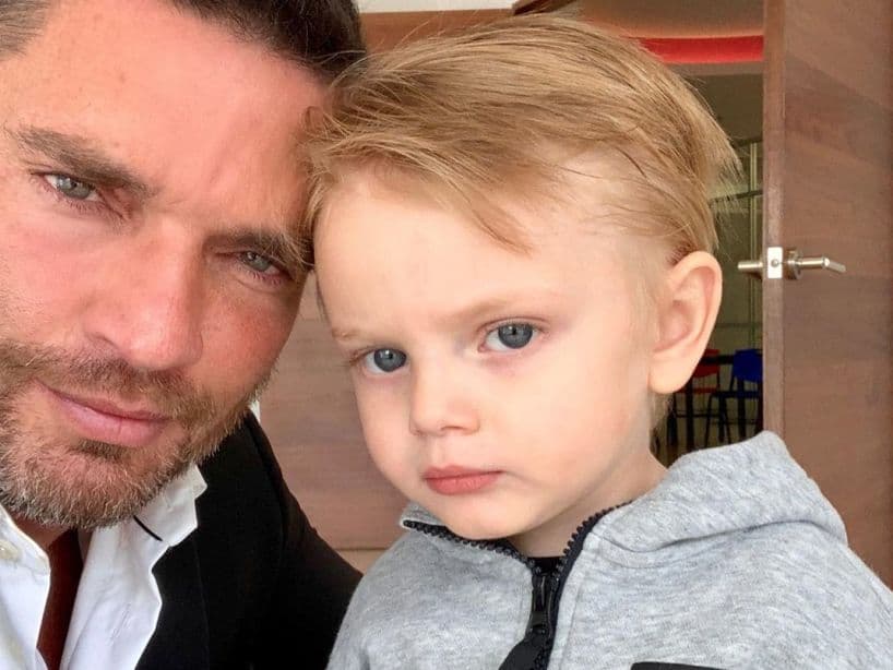¿Puede ser ilegal tomarle una foto a tu hijo como se le cuestionó a Julián Gil?