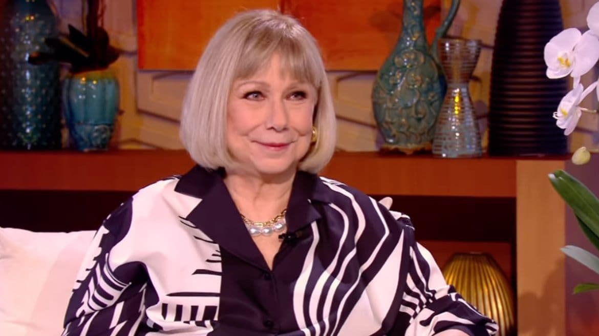 Cristina Saralegui vuelve a la televisión tras 16 años de ausencia con entrevista... ¿a Karol G?