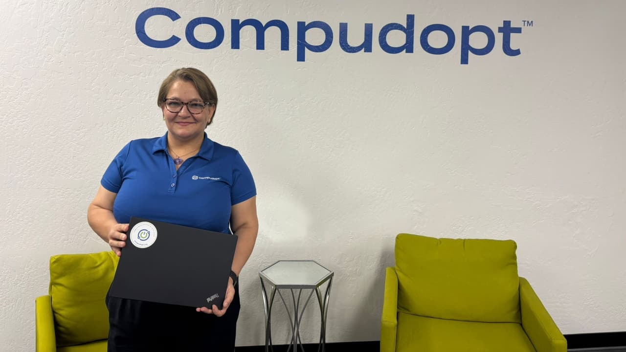 Dan nueva vida a viejas computadoras para quienes más lo necesitan, buscan cerrar la brecha digital