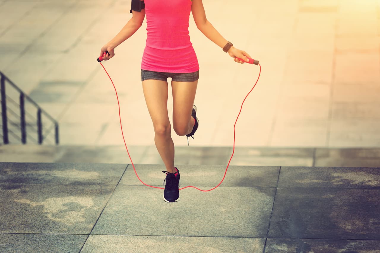 Tonifica. Este ejercicio es ideal para tonificar las piernas, brazos y glúteos, pues logra mover todo el cuerpo.
