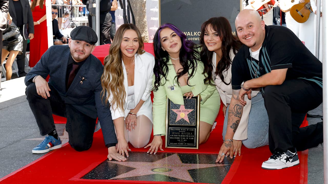 Jenni Rivera recibe estrella póstuma en el Paseo de la Fama de Hollywood