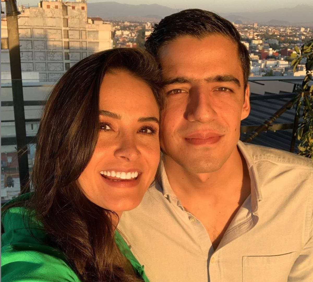 Gina Holguín de 'Vecinos' por fin muestra su pancita de embarazo