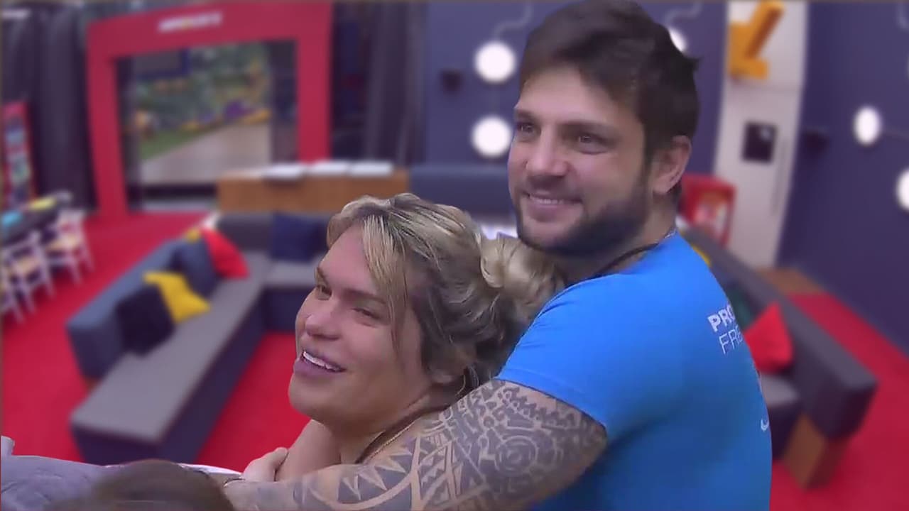 Wendy Guevara y Nicola Porcella llevan su 'bromance' a otro nivel; ahora ya se masajean | La Casa de los Famosos México