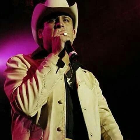 En su aniversario luctuoso, fans de Valentín Elizalde lo recuerdan con emotivos mensajes