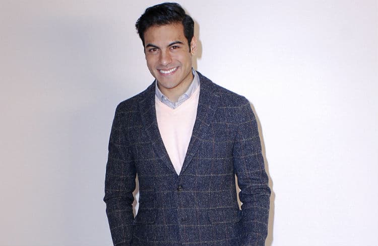 Carlos Rivera manda mensaje de Navidad a fans